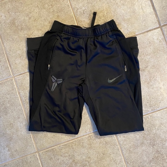 Nike Performance - Picture 2 of 3